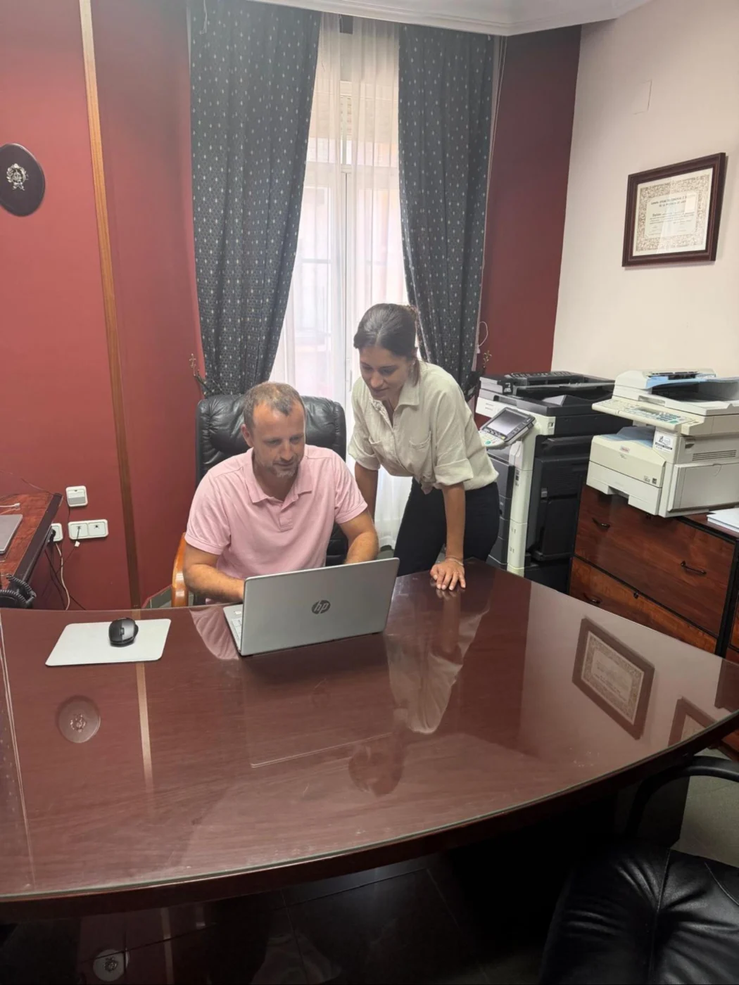 Reunión de trabajo en el Departamento de Comunidades